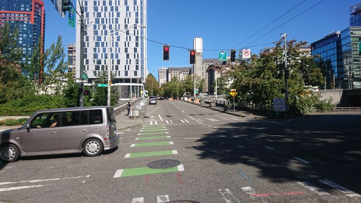 Red light at 6th Ave on Spring St
