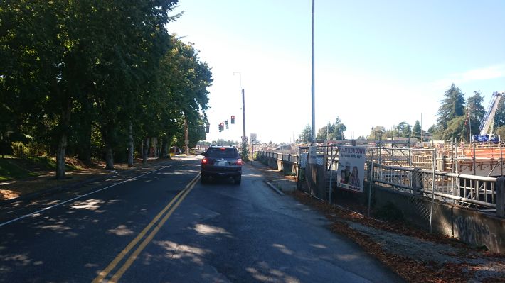 Red light at 24th Ave NE / 520 off-ramp on Lake Washington Blvd E