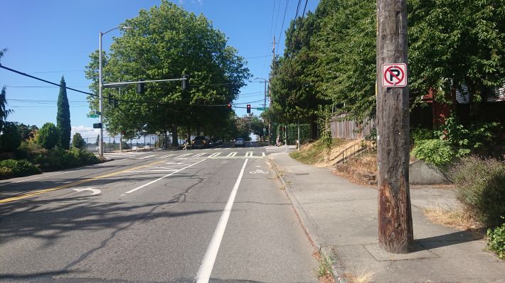 Red light at 15th Ave NE on NE 75th St