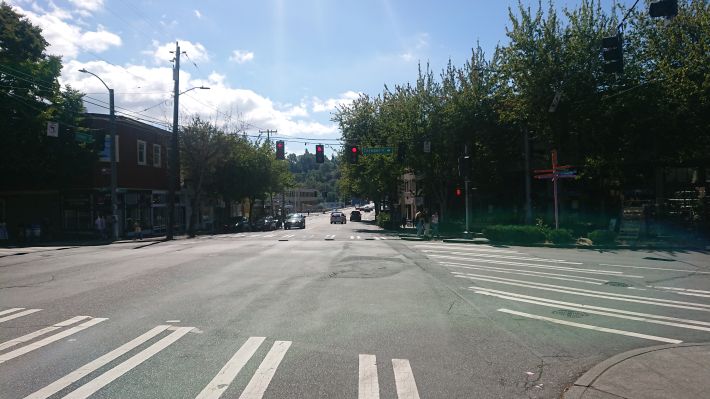 Red light at N 36th St on Fremont Ave N